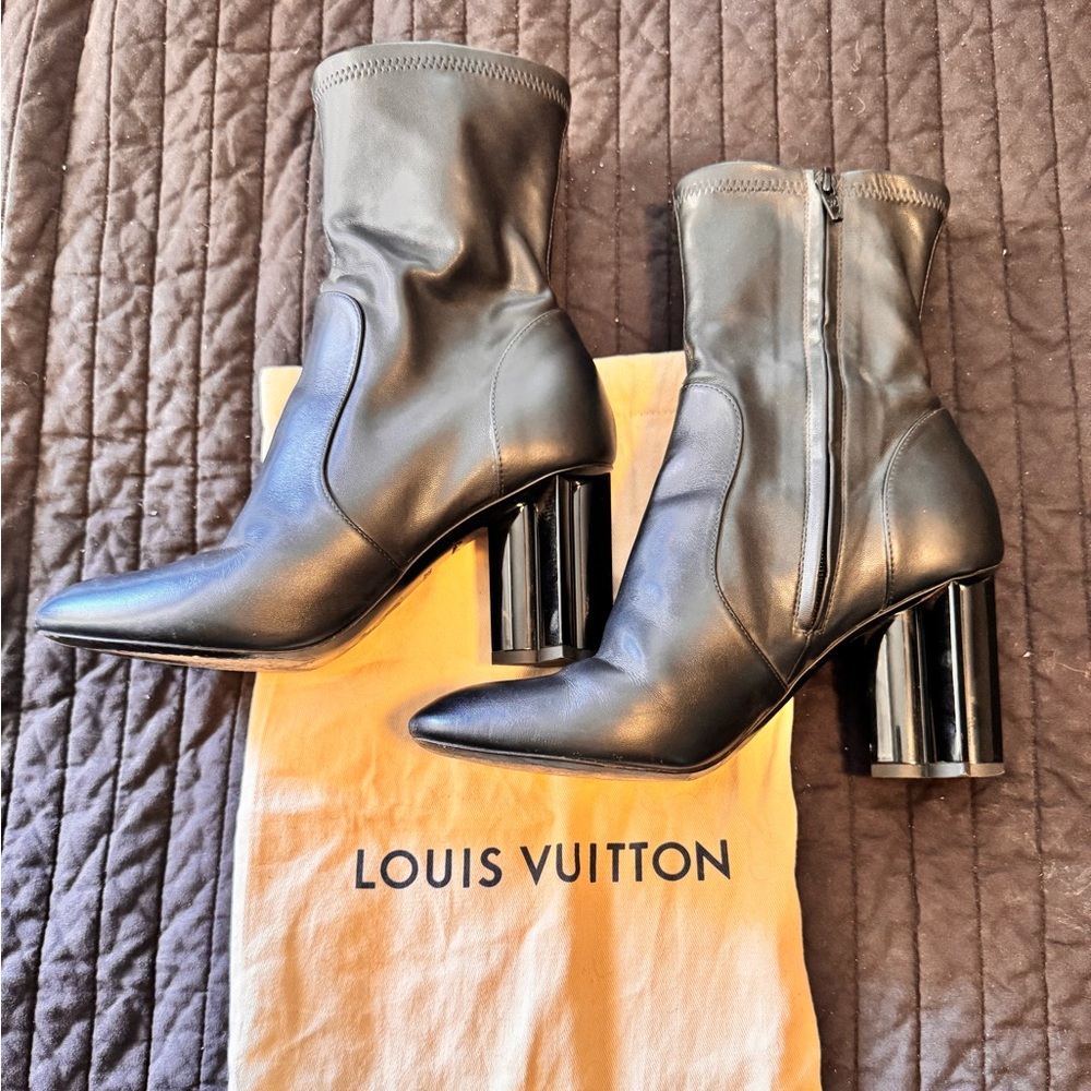 Women’s authentic Louis Vuitton Calfskin Silhouette Ankle Boots - Picture 2 of 6
